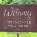 Rustykalna tablica z napisem Witamy, teraz zaczyna się nasza historia, nr 03 (NA ZAMÓWIENIE).