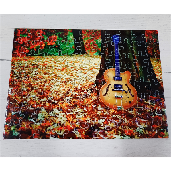 Puzzle młodych fanów muzyki 88 elementów - Gitara nr 2 (ARQdecor).