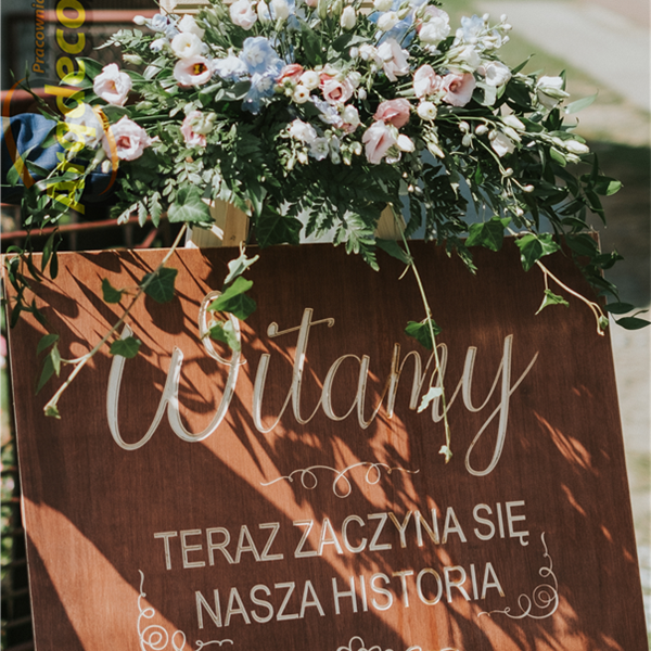 Rustykalna tablica z napisem Witamy, teraz zaczyna się nasza historia, nr 03 (NA ZAMÓWIENIE).